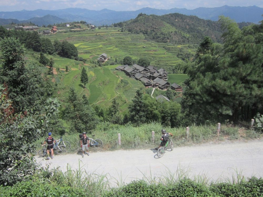 Cycling to Dudong 