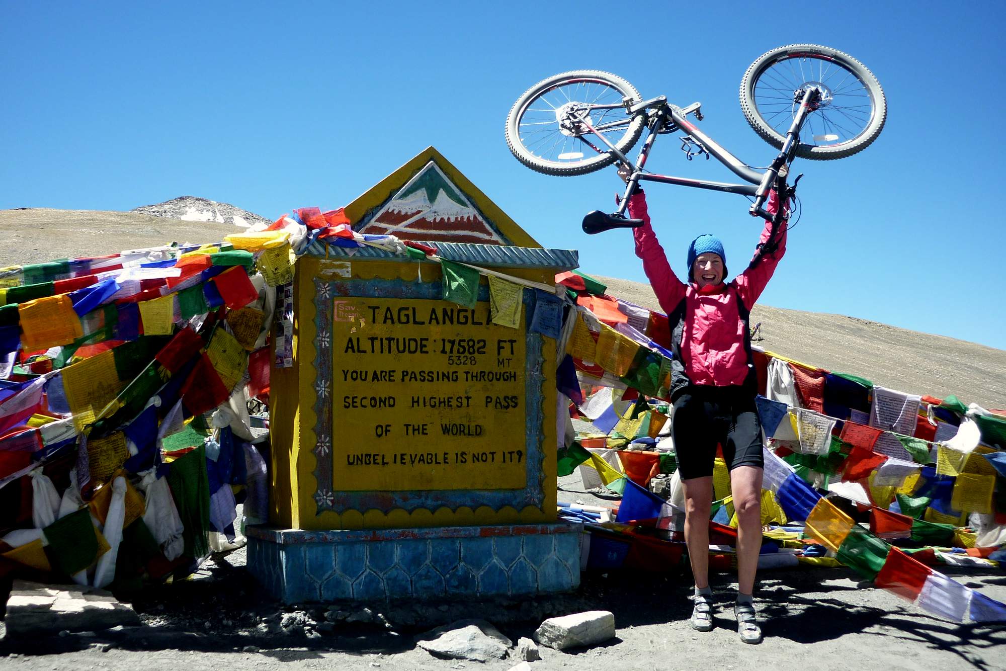 cycling Tanglangla Pass 17,582 FT