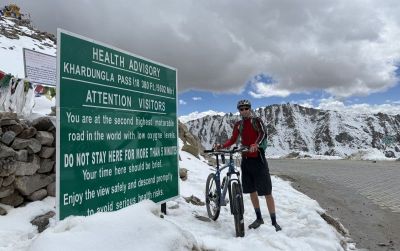 Richard Rae Cycling on the  tour with redspokes
