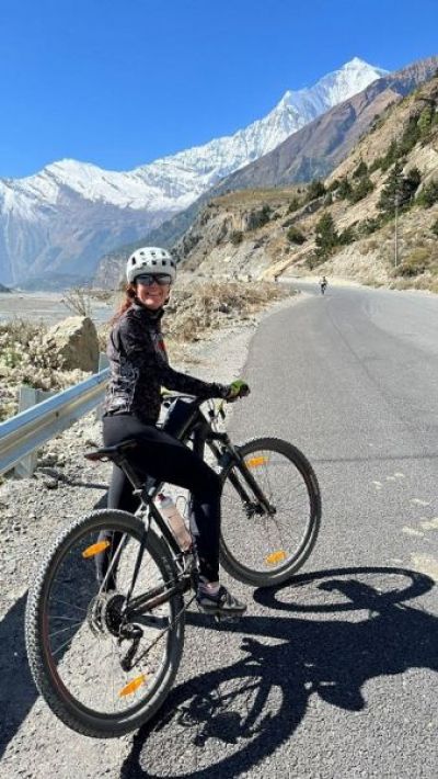 Jemma Southall  Cycling on the  tour with redspokes
