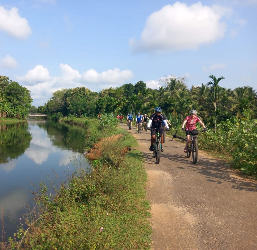 Cycle e-bike tours on the Sri Lanka - Classic cycling tour